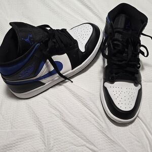 Jordan Men's Black and Blue High-Top Sneakers